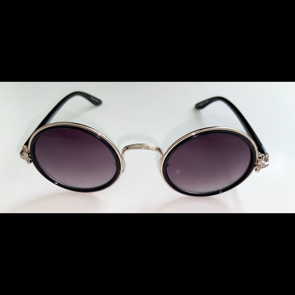 Sunglasses (Gender Neutral) - Picture 1 of 3